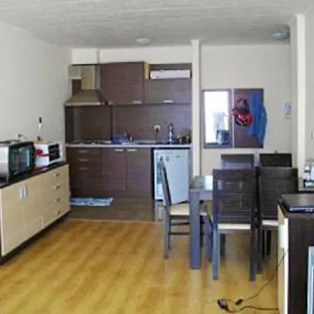 Comfortable In 65 M² Shared Pool