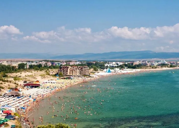 Comfortable In 65 M² Shared Pool Apartman *