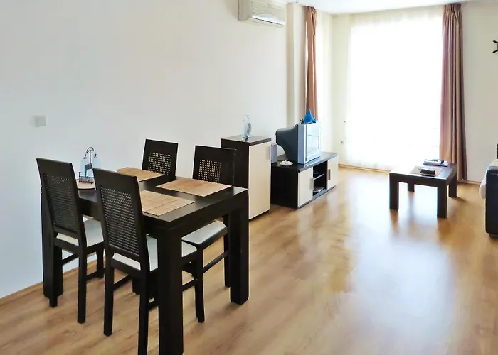 Comfortable In 65 M² Shared Pool Apartman Napospart