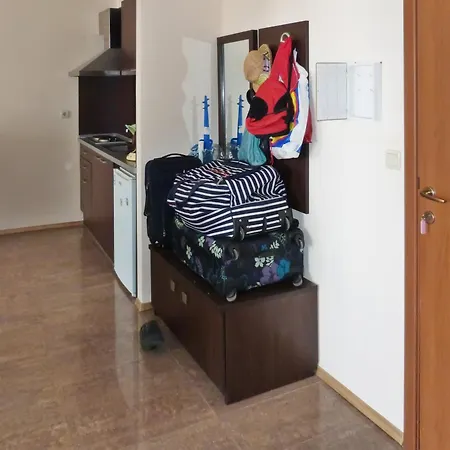 Comfortable In 65 M² Shared Pool