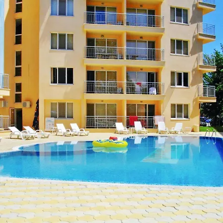 아파트 Comfortable In 65 M² Shared Pool