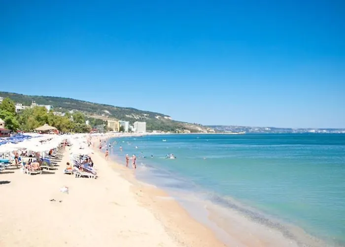 Lägenhet Comfortable In 65 M² Shared Pool