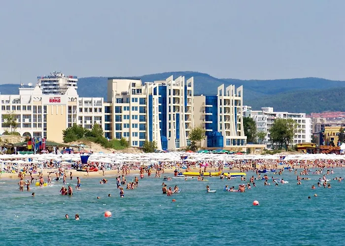 Comfortable In 65 M² Shared Pool Lägenhet Slăntjev Brjag